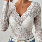 Koronkowy top z dekoltem w serek