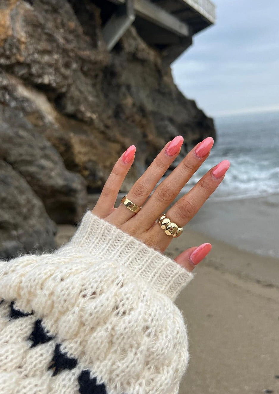 Sweter Krótkie Zakończenie z Efektownymi Rękawami