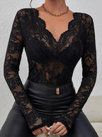 Koronkowy top z dekoltem w serek