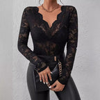 Koronkowy top z dekoltem w serek