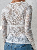 Koronkowy top z dekoltem w serek