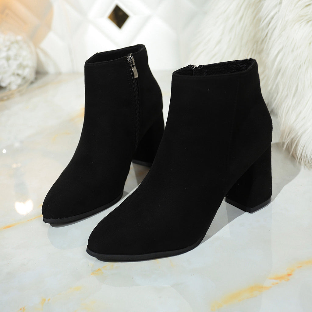 Eleganckie Botki na Słupku z Zamkiem