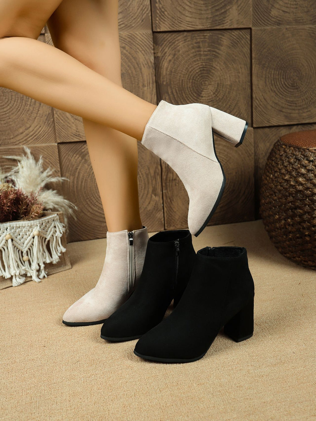 Eleganckie Botki na Słupku z Zamkiem