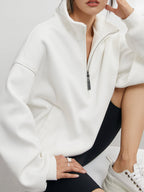 Minimalistyczny Sweter z Połową Zippu o Nowoczesnym Kroju