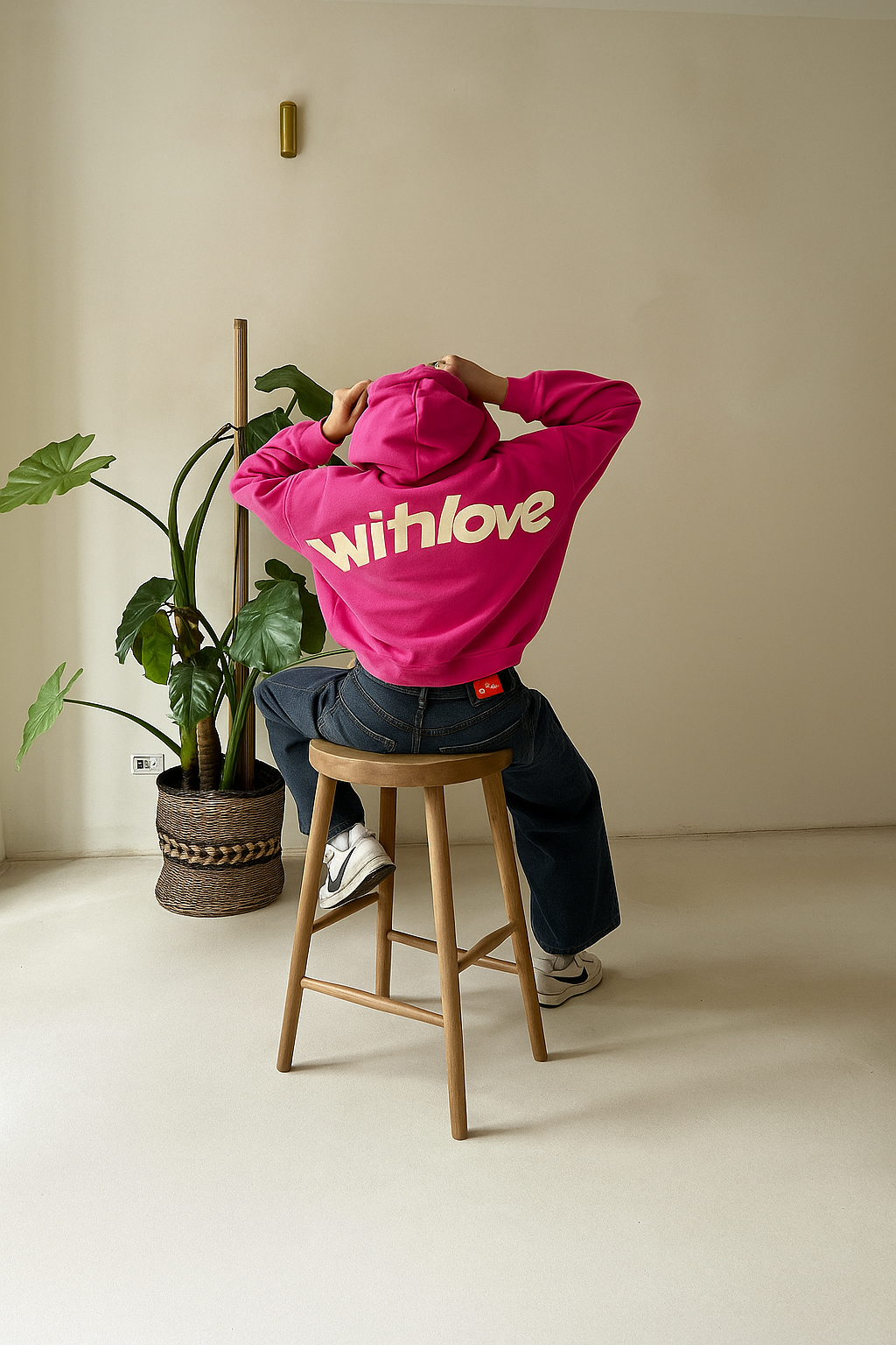 Minimalistyczna bluza z subtelnym logo