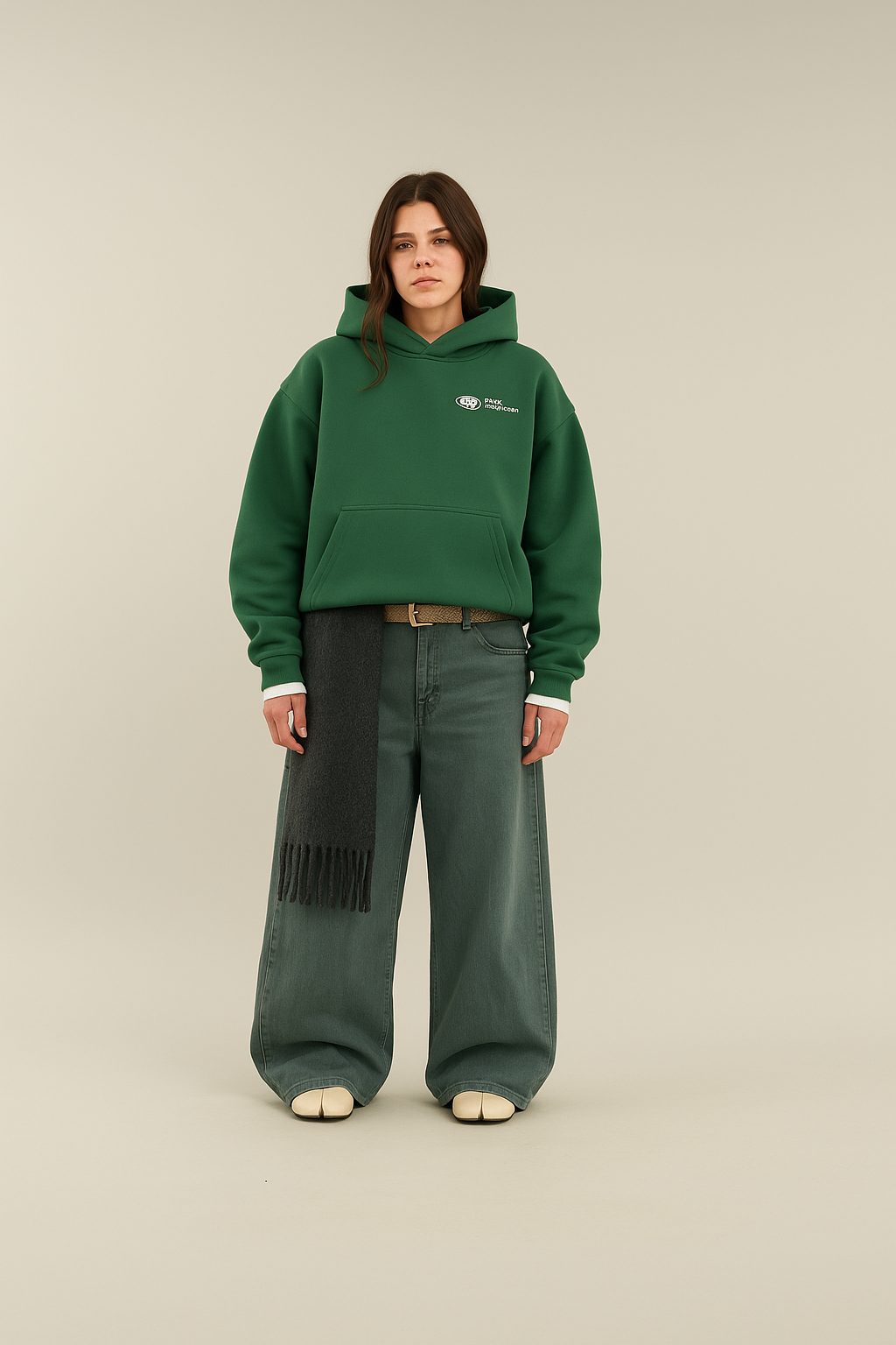 Minimalistyczna bluza z subtelnym logo