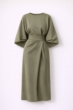 Elegancka Midi Sukienka z Rękawami Kimono