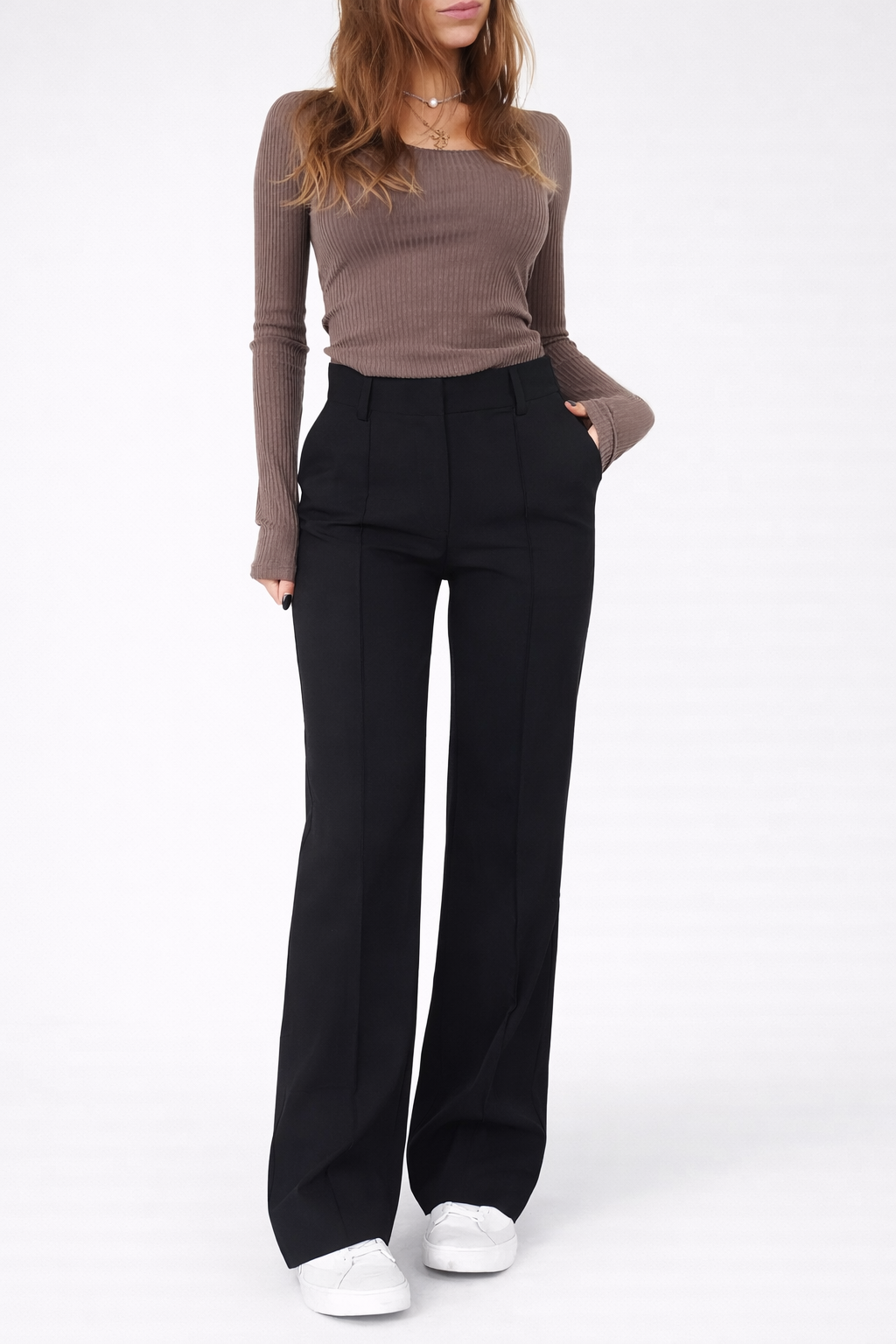 Eleganckie spodnie z szerokimi nogawkami na każdą porę roku