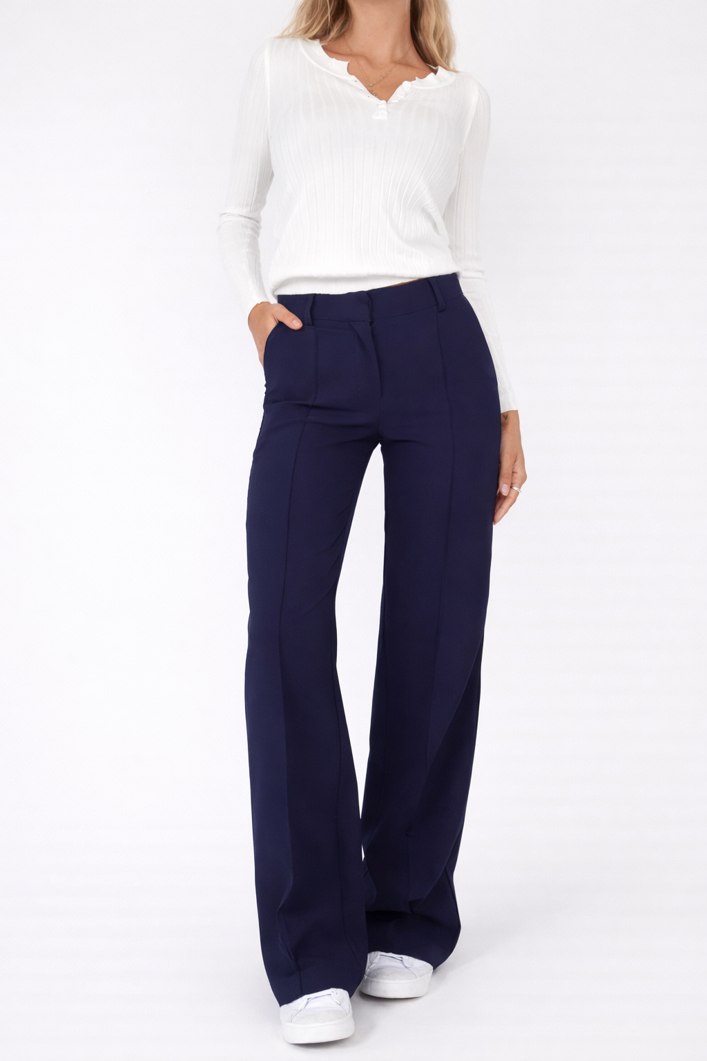 Eleganckie spodnie z szerokimi nogawkami na każdą porę roku