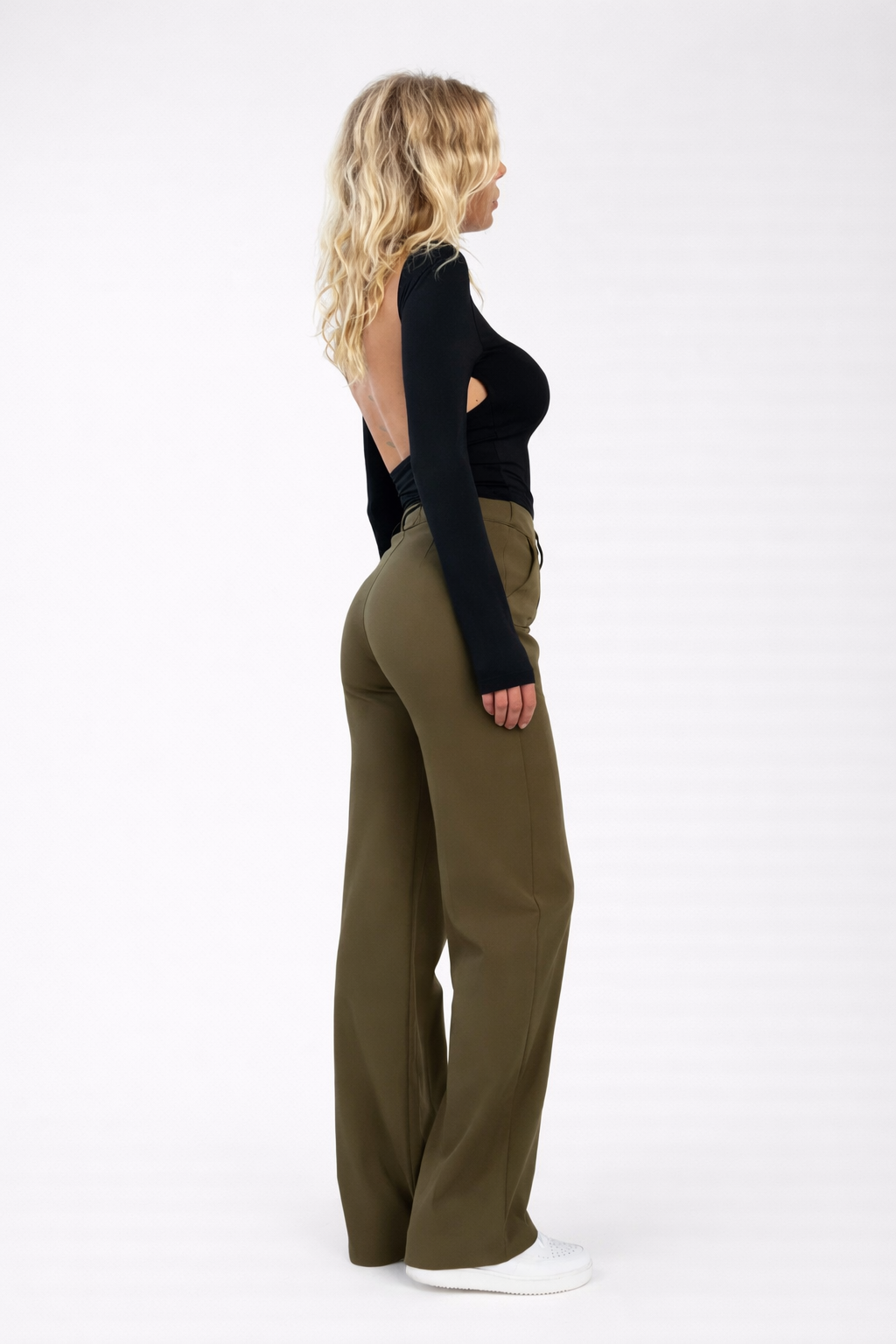 Eleganckie spodnie z szerokimi nogawkami na każdą porę roku