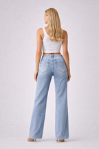 Jeansy o wysokim stanie i prostych nogawkach