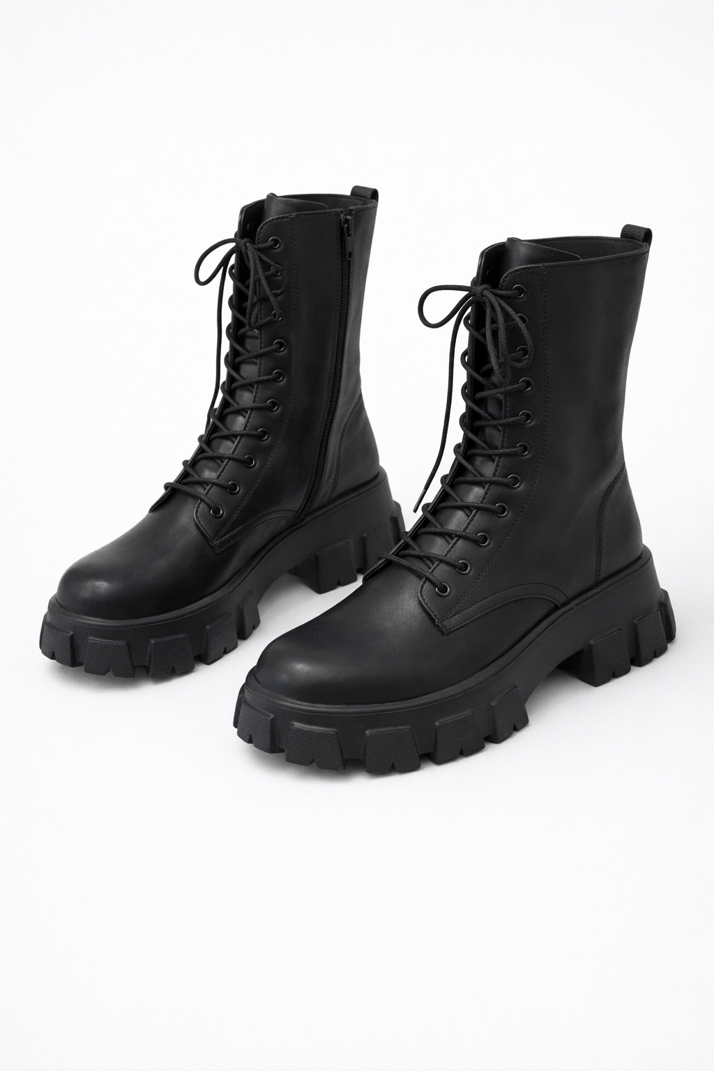 Botki z wiązaniem w kolorze białym