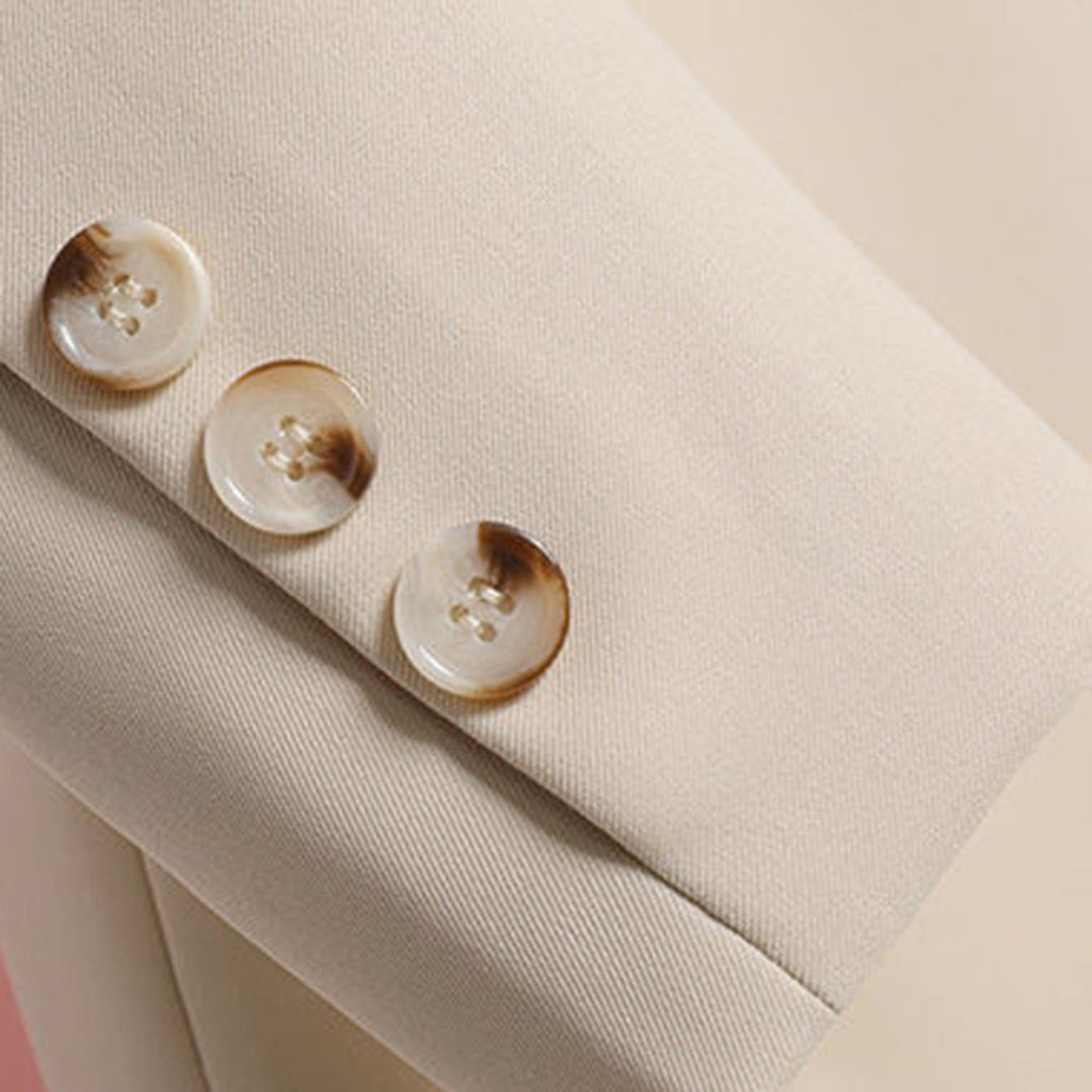 Lekki, długi żakiet z paskiem na każdą porę roku