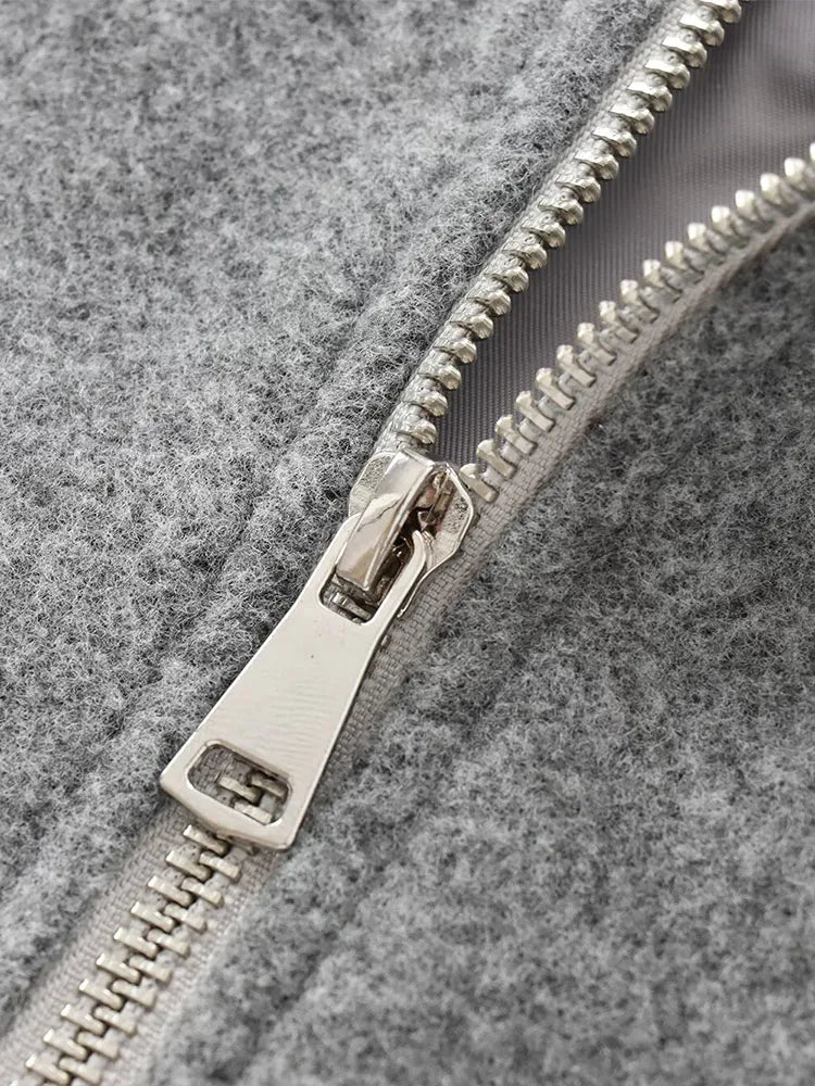 Krótka Kurtka z Zamkiem