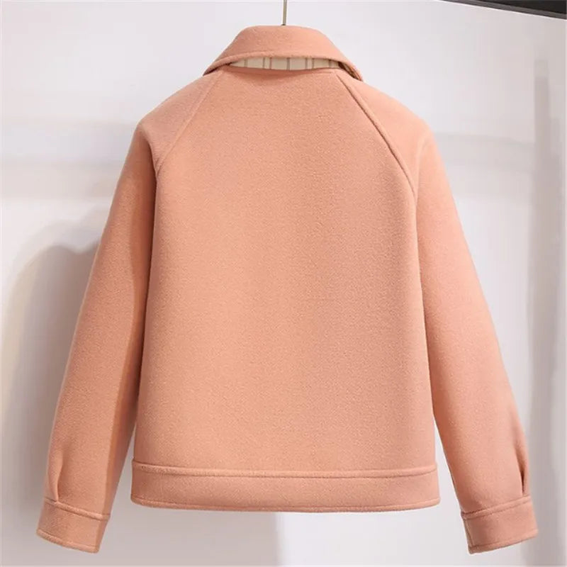 Kurtka z wełny w kolorze kremowym