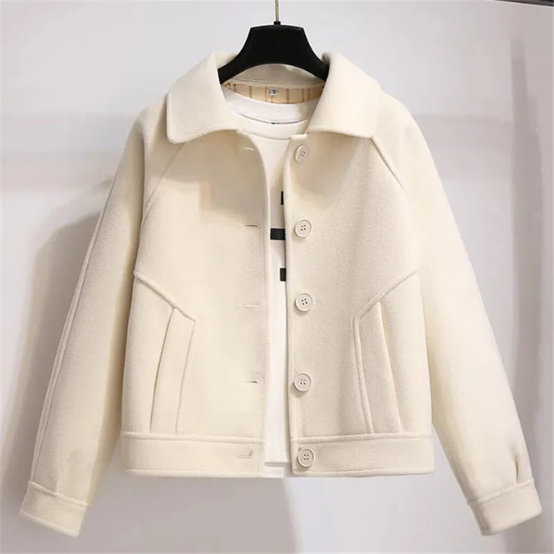 Kurtka z wełny w kolorze kremowym