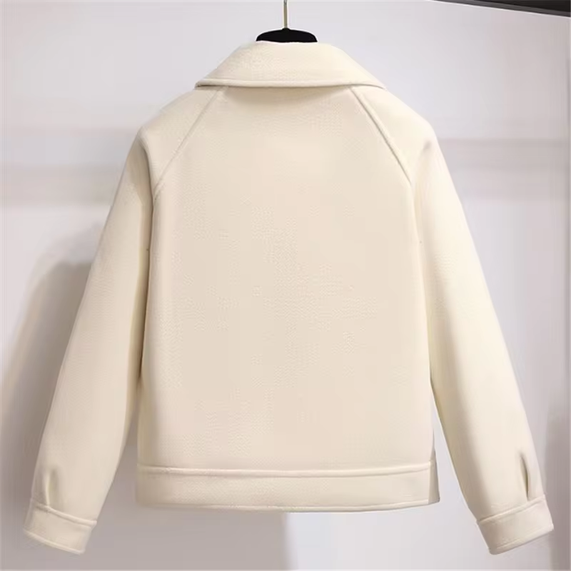 Kurtka z wełny w kolorze kremowym