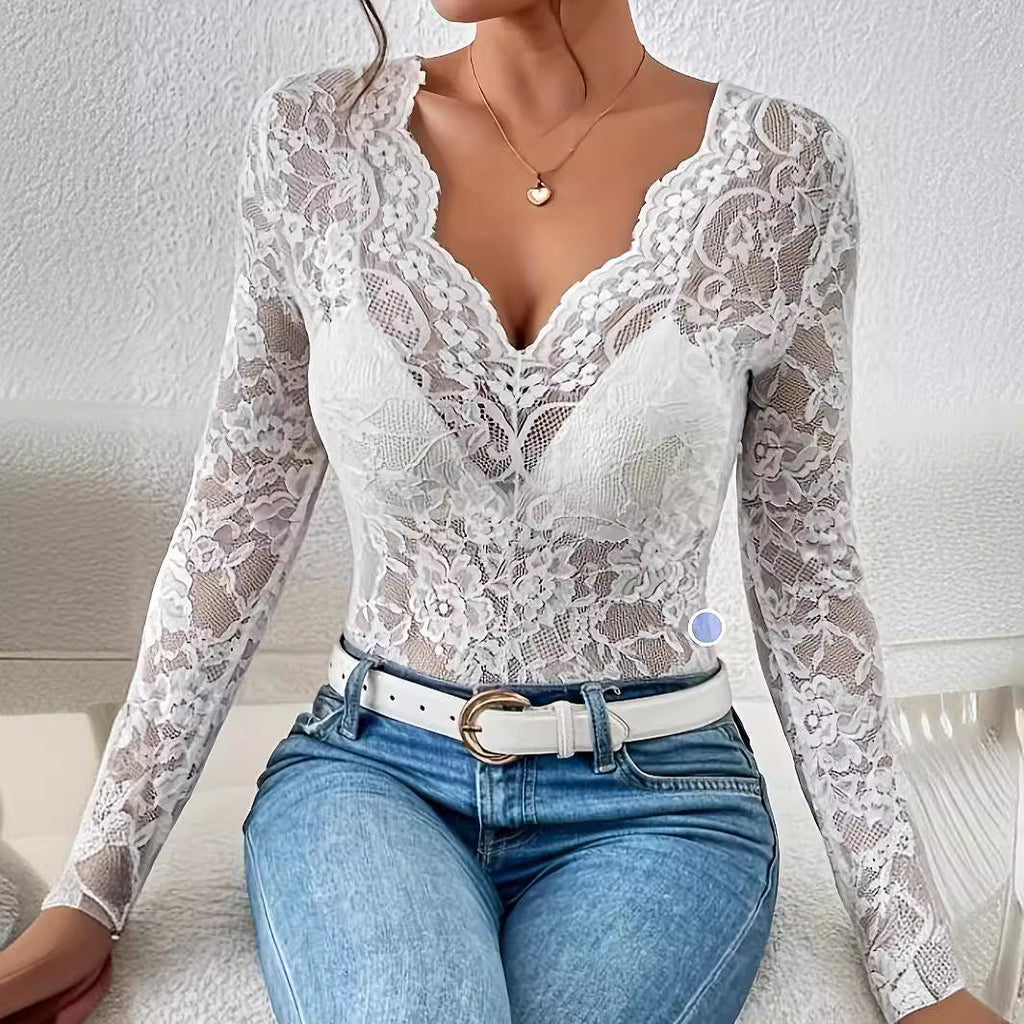 Koronkowy top z dekoltem w serek