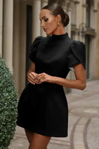 Minimalistyczna Sukienka Mini z Bufiastymi Rękawami