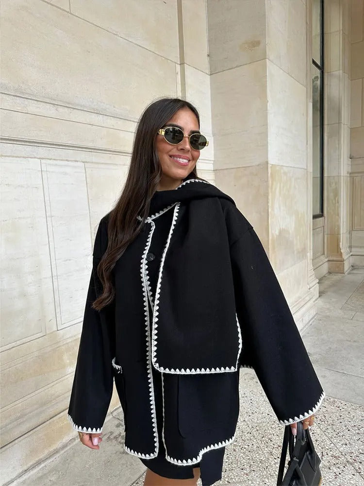 Kurtka z kapturem z wykończeniem Statement